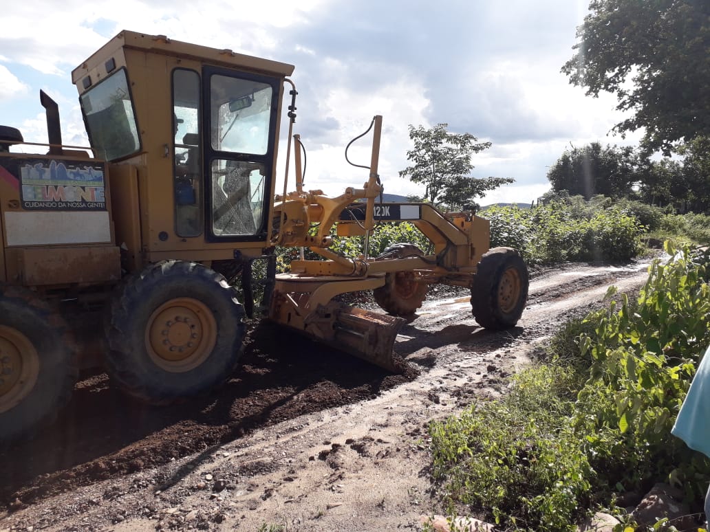 Prefeitura melhora estradas e leva infraestrutura à zona rural de São José do Belmonte