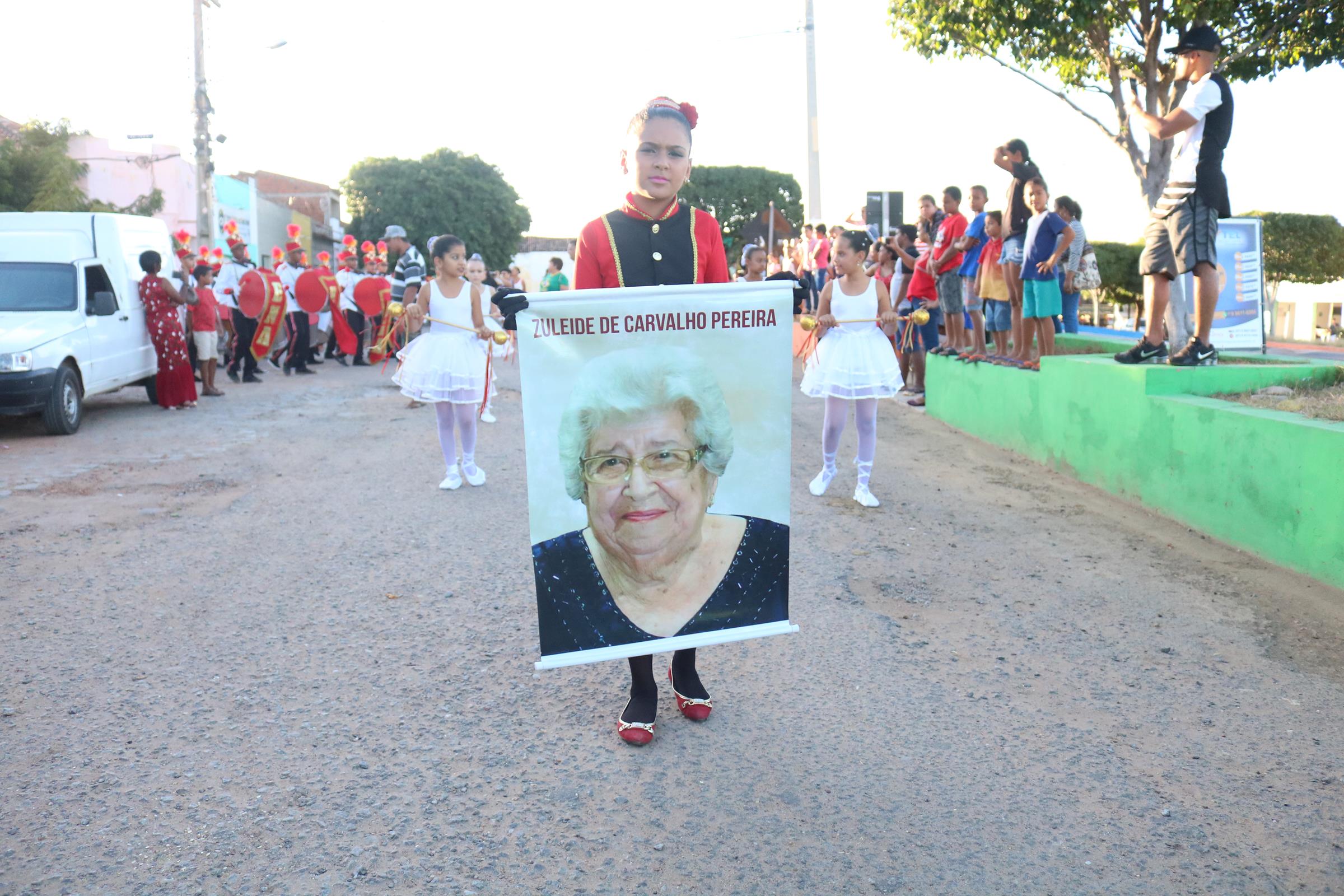 Confira como foi o Desfile Cívico da Escola Napoleão Araújo em Bom Nome
